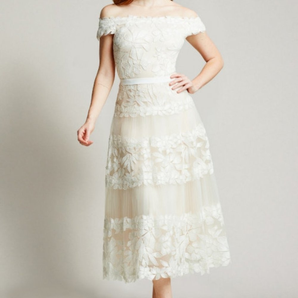 Tadashi Shoji white tea length tulle and lace dress SZ 0